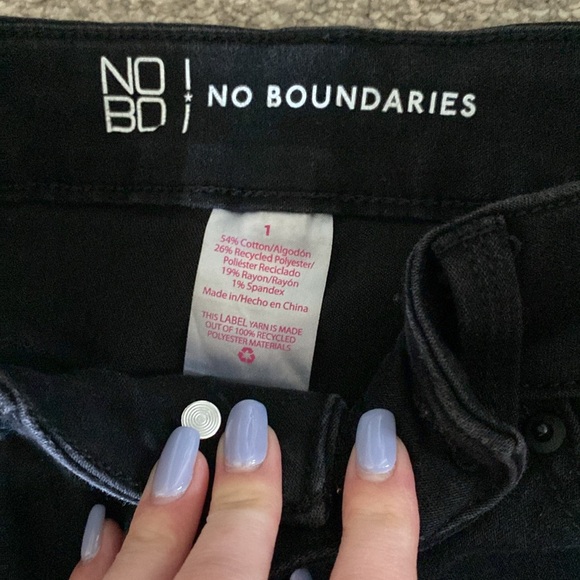 No Boundaries black Jean pants size 1 - Picture 2 of 3
